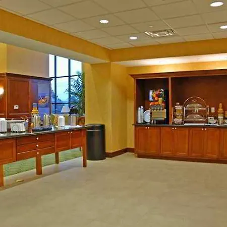 Hampton Inn&Suites Atlanta-Six Flags 